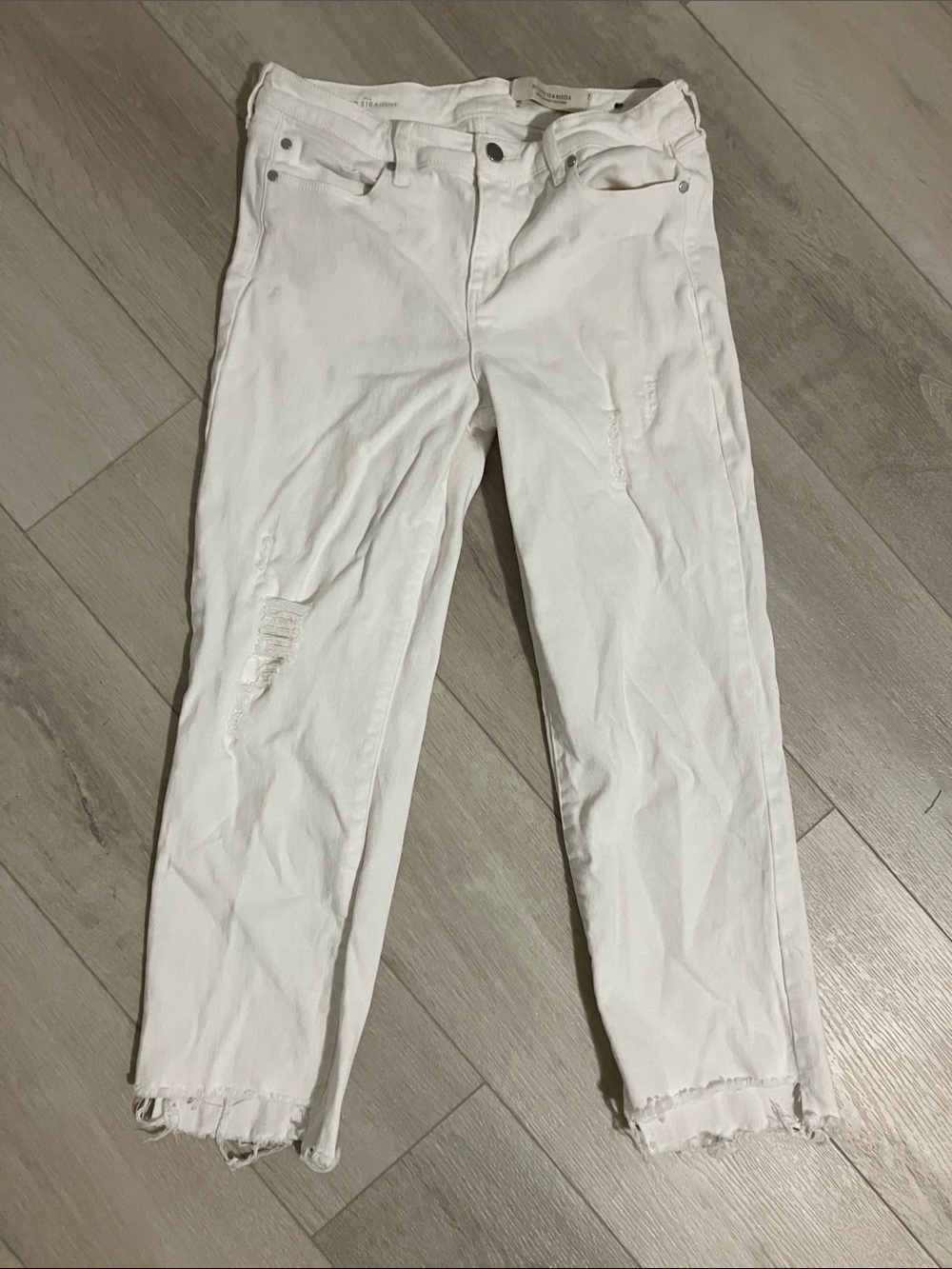 Scotch and Soda , women’s 10 /30 White Distressed “ The crop straight” Jeans